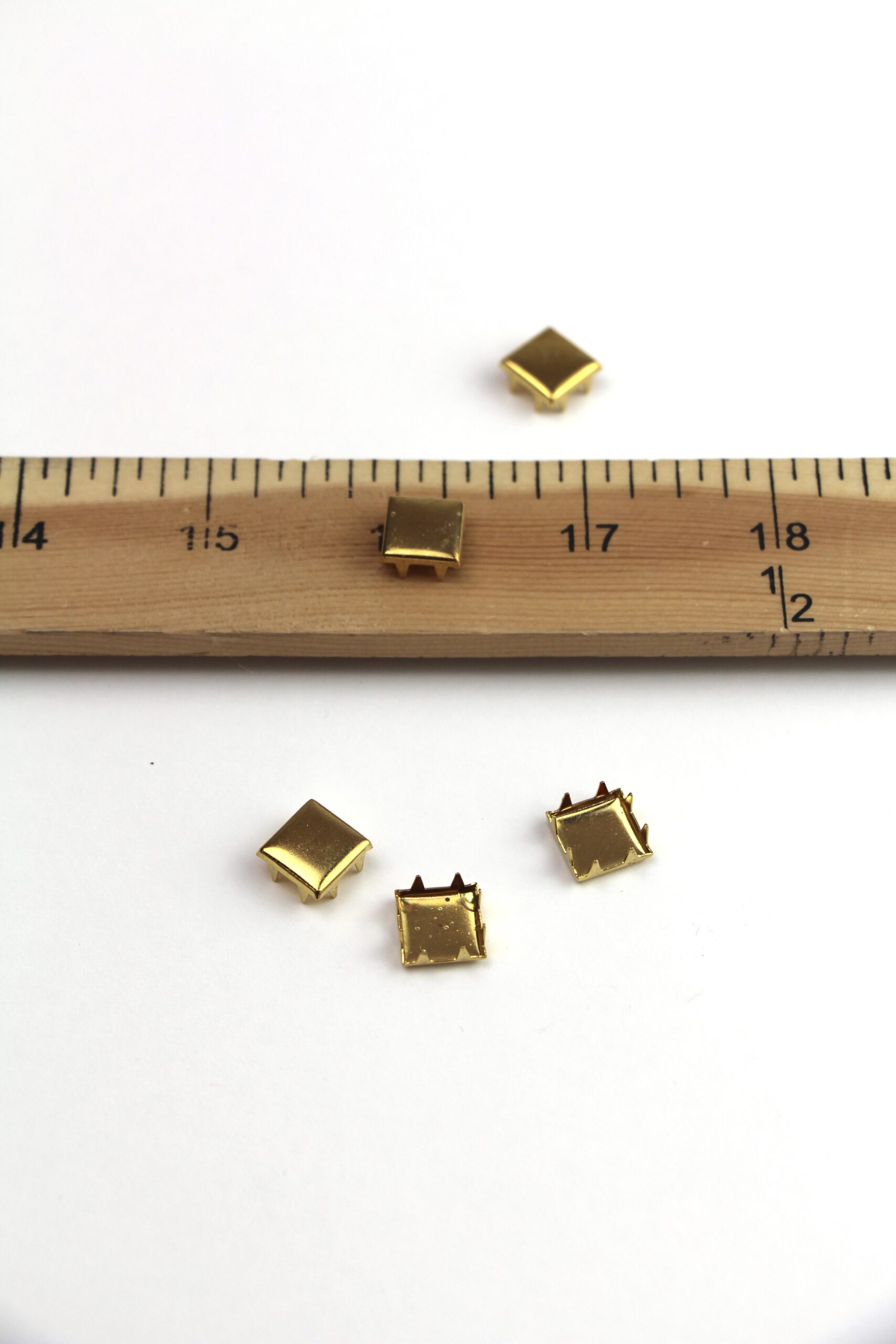Prong Square Button 1/2"