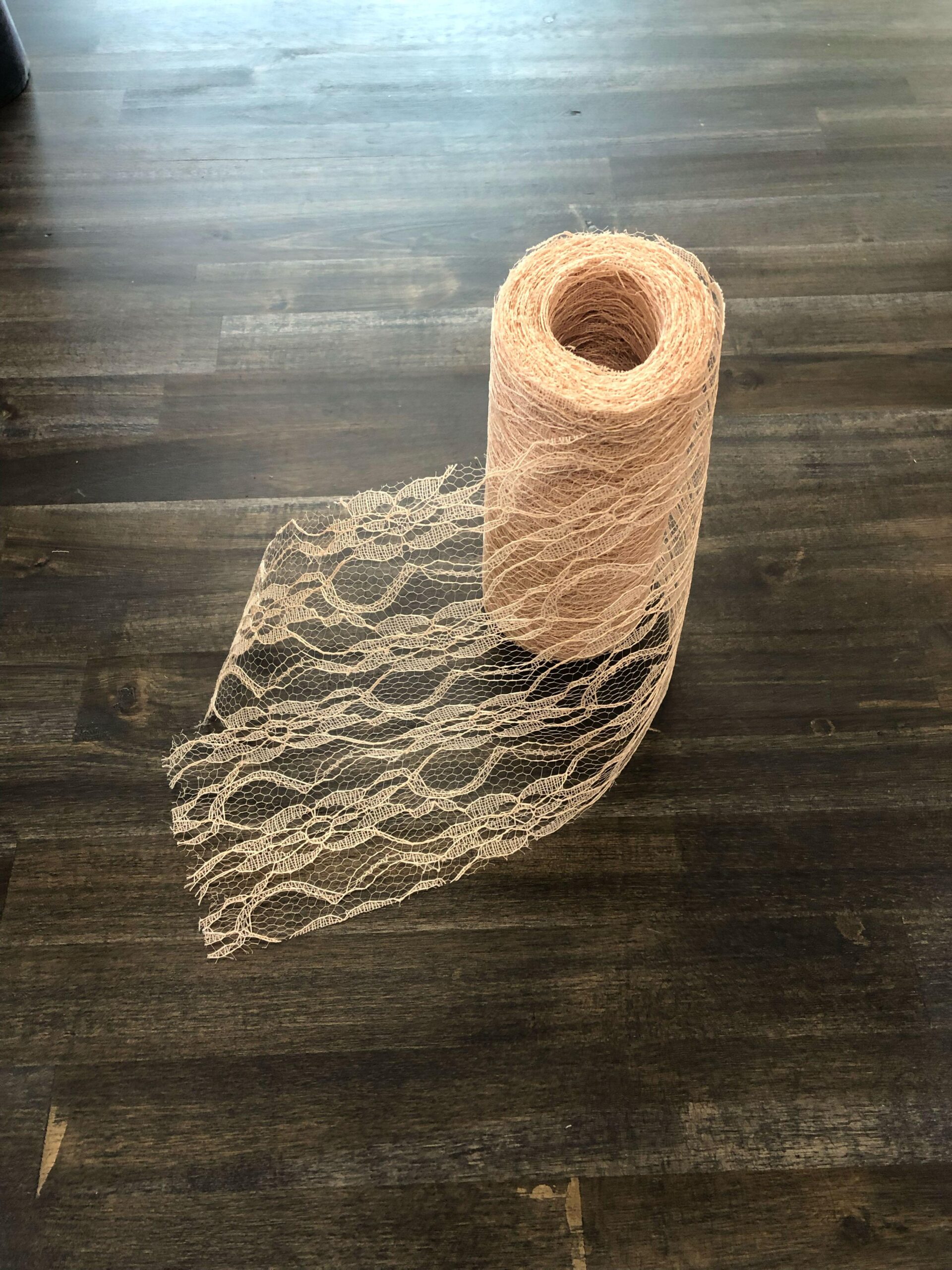 Tuscan Lace Roll